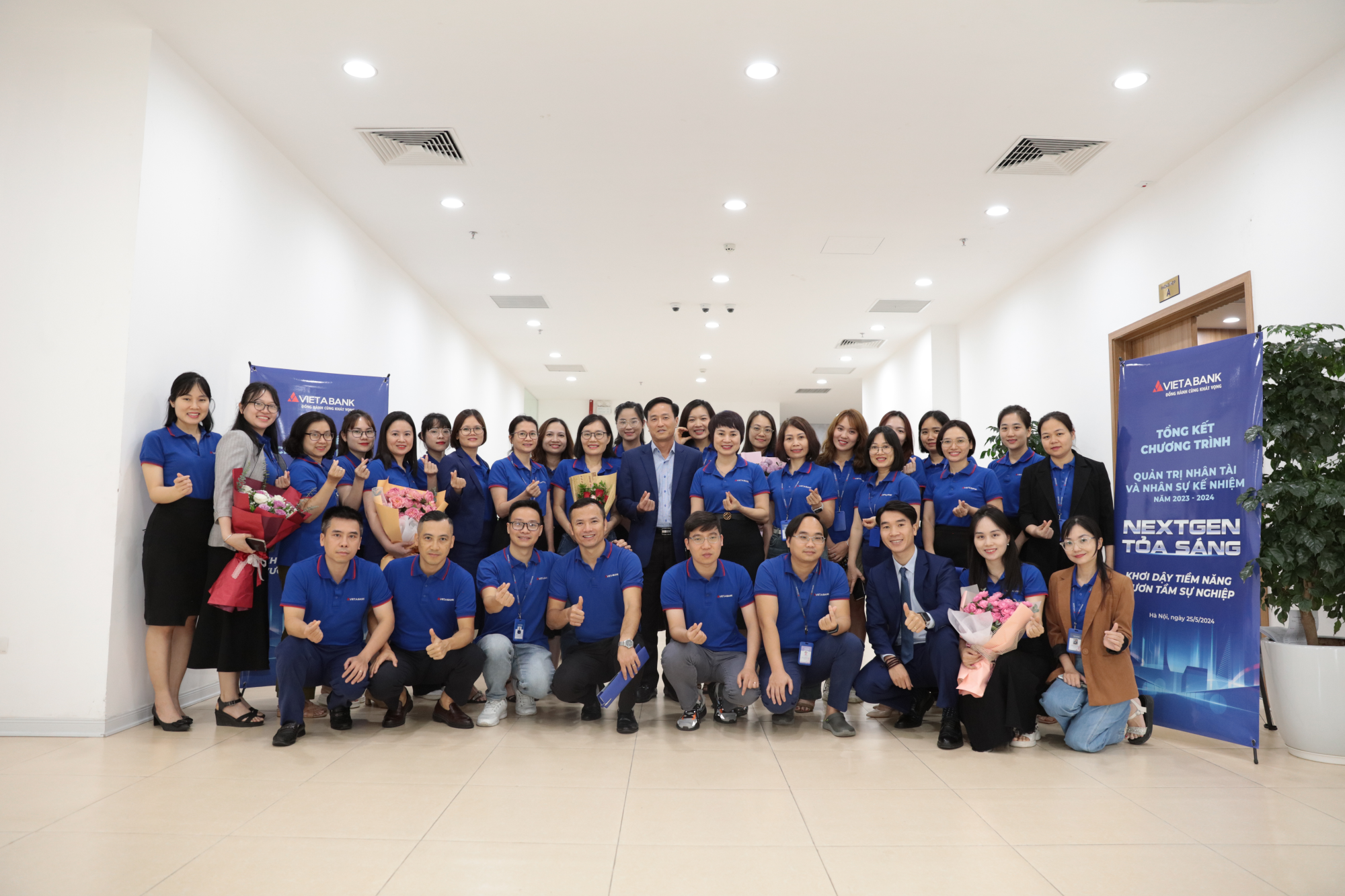 VIETABANK TỔ CHỨC THÀNH CÔNG LỄ TỔNG KẾT CHƯƠNG TRÌNH QUẢN TRỊ NHÂN TÀI VÀ NHÂN SỰ KẾ NHIỆM 2023 - 2024